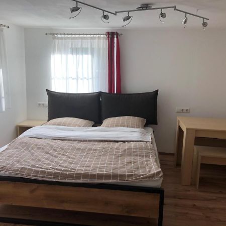 Guest Appartements Mit 2 Getrennten Schlafzimmern Fuer 4 Personen 24H Check In 알렌 외부 사진