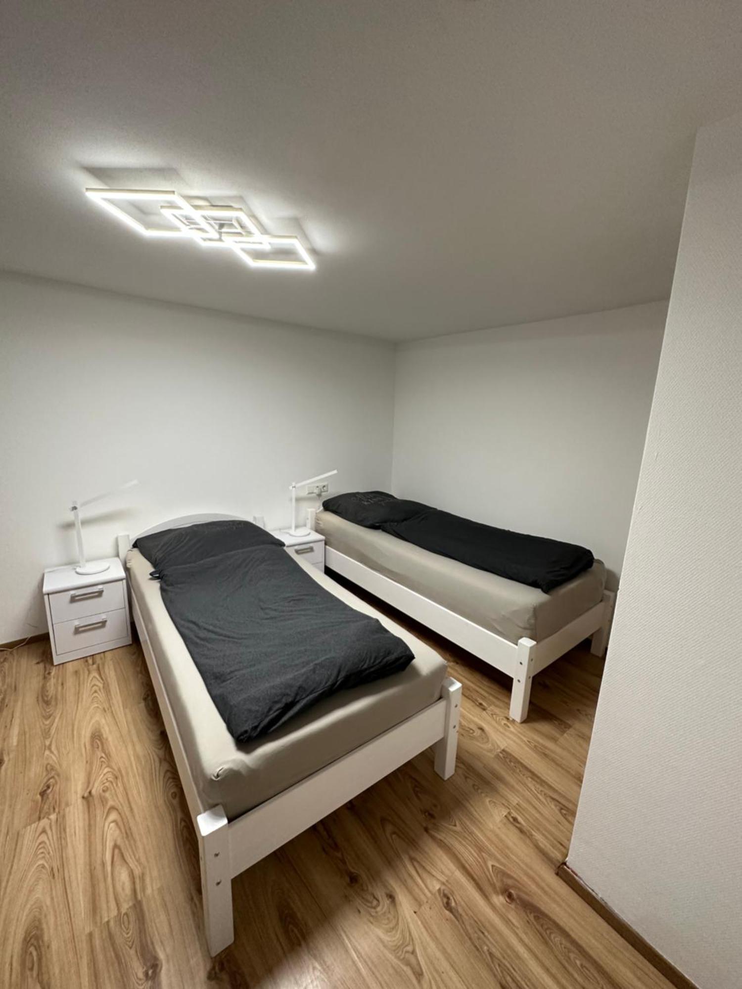 Guest Appartements Mit 2 Getrennten Schlafzimmern Fuer 4 Personen 24H Check In 알렌 외부 사진
