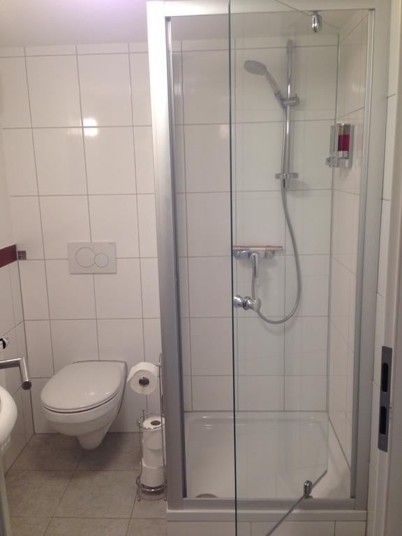 Guest Appartements Mit 2 Getrennten Schlafzimmern Fuer 4 Personen 24H Check In 알렌 외부 사진